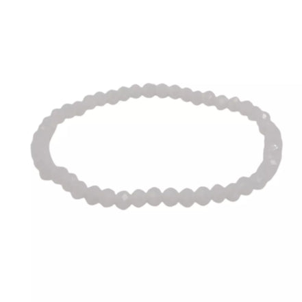 Balta karoliukų apyrankė