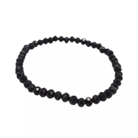 Juoda karoliukų apyrankė