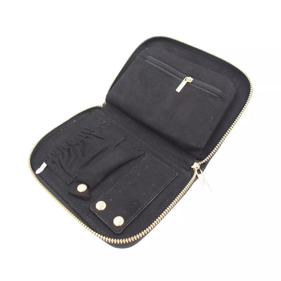 Juodas užsegamas papuošalų dėklas