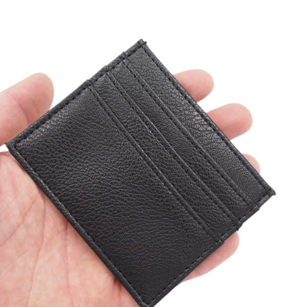 Juodos spalvos minimalistinis kortelių dėklas