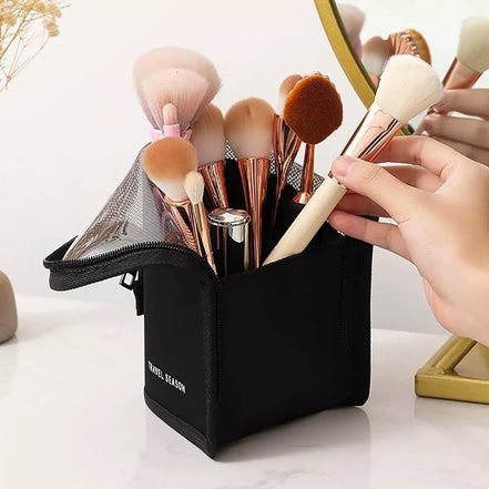 Kompaktiška kosmetinė ir šepetėlių dėklas