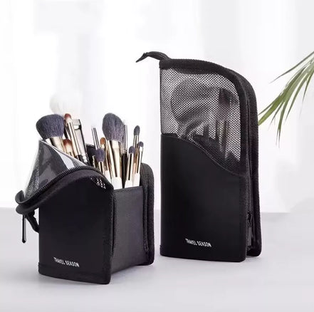 Kompaktiška kosmetinė ir šepetėlių dėklas