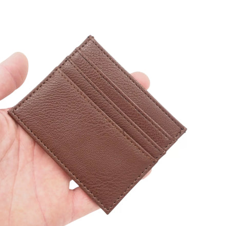 Minimalistinis rudos spalvos kortelių dėklas