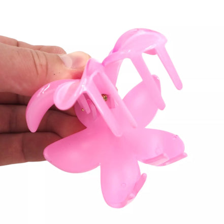 Plaukų segtukas „Gėlė“ – ryškiai rožinis akcentas jūsų kasdienai