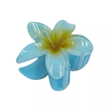 Plaukų segtukas „Gėlė“ – švelniai mėlynos spalvos