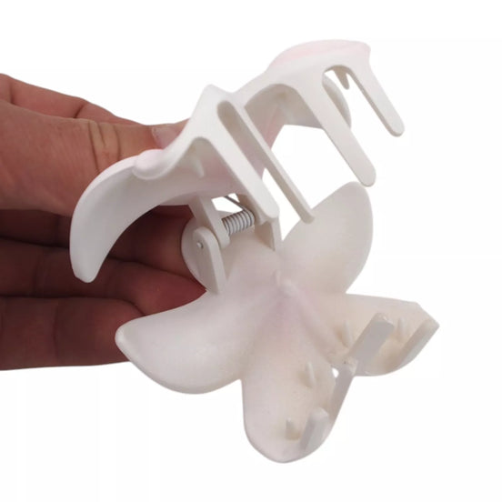 Plaukų segtukas su balta plumerija ir rožiniu centru