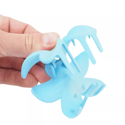 Plaukų segtukas su žydru plumerijos žiedu