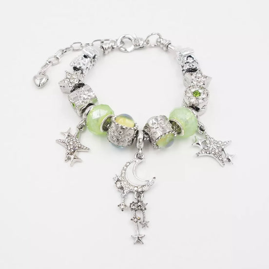 Sidabrinės spalvos apyrankė su šviesiai žaliais akcentais