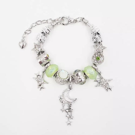 Sidabrinės spalvos apyrankė su šviesiai žaliais akcentais