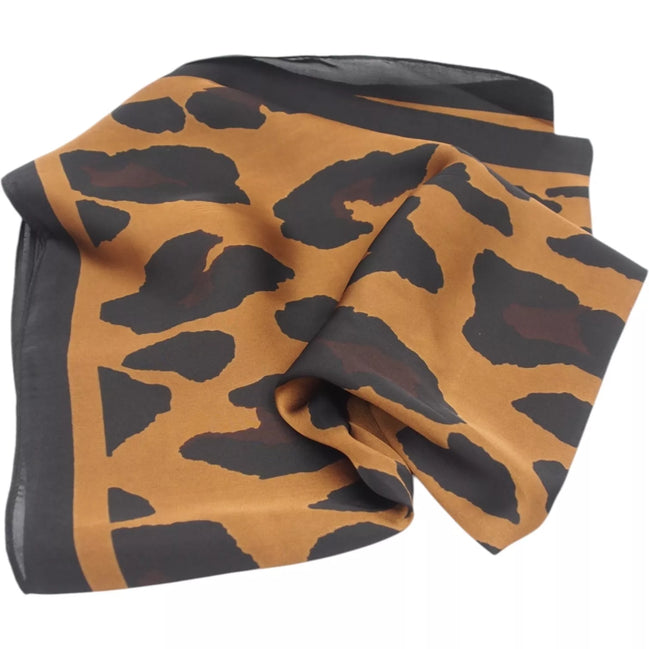 Skarelė su geltonų gėlių raštu